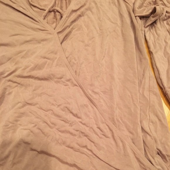 AMERICAN EAGLE bell sleeve surplice flowy top - Picture 4 of 6